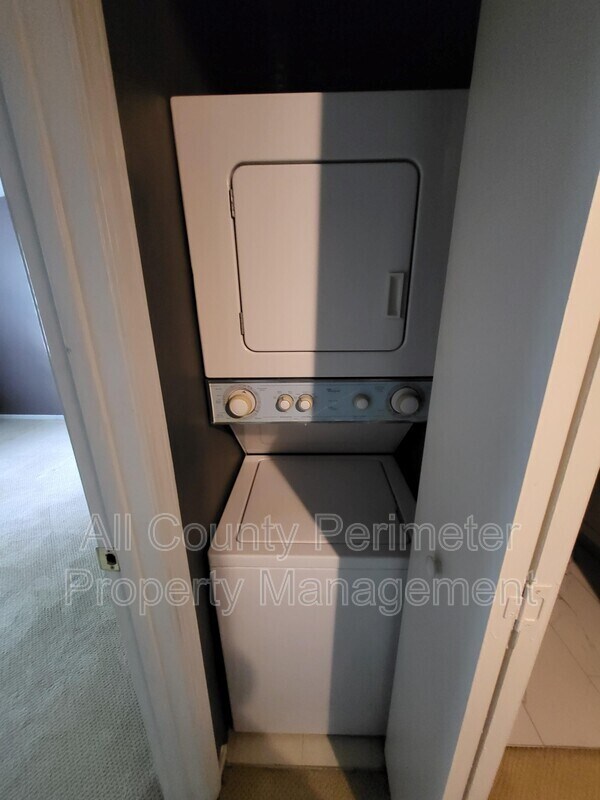 Building Photo - 6822 Glenridge Dr