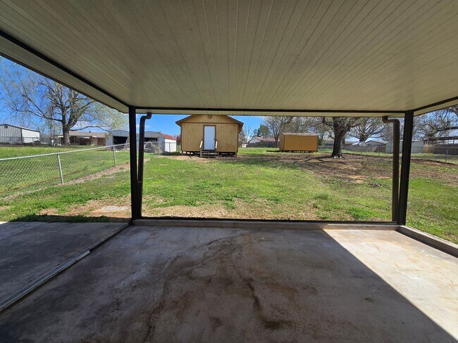 Building Photo - 3 Bed 1.5 Bath in Shawnee!