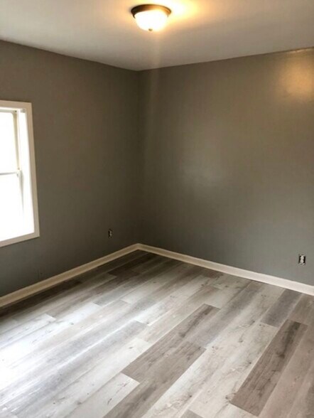 Building Photo - 832 S Pershing Ave