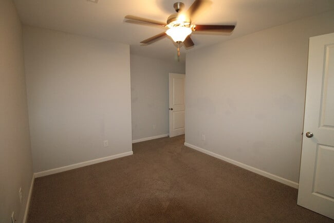 Building Photo - 581 Brushwood Dr