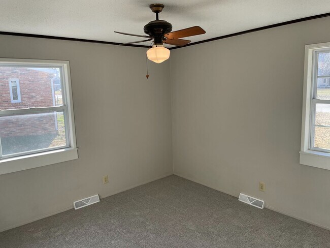 Building Photo - Rogersville Living at a great price .