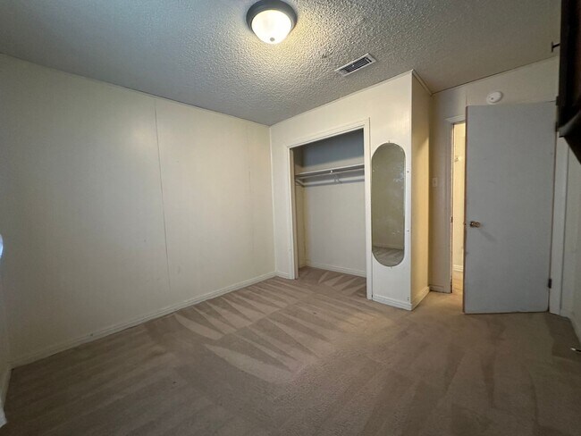 Building Photo - 115 Dawn Dr