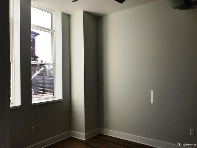 Building Photo - 785 Forest St