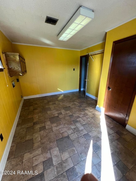 Building Photo - 616 E Broussard Rd