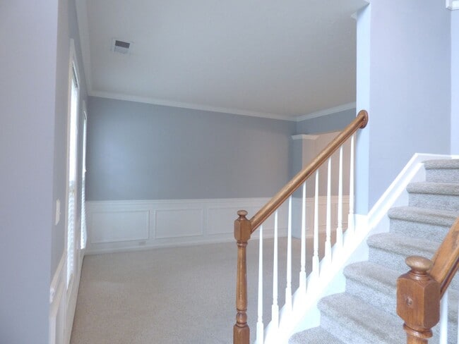 Building Photo - Lovely & Spacious House in Southpoint! 4 B...