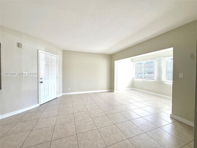 Building Photo - 2101 NE 51st St