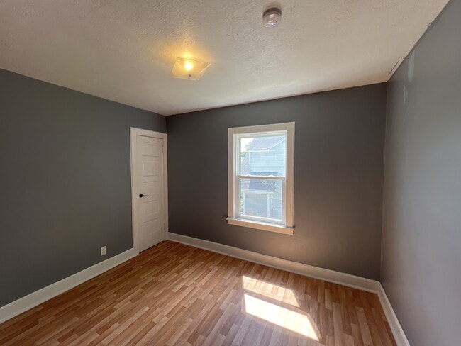 Building Photo - 3406 Victory Ave