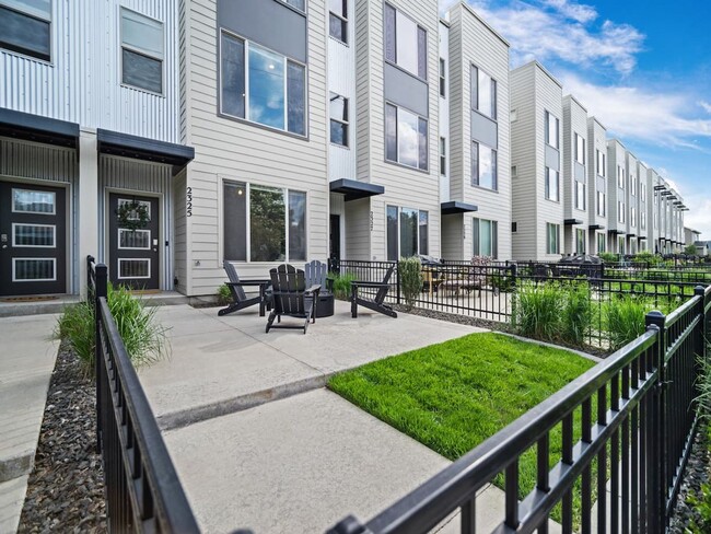 Building Photo - Beautiful Townhouse In Spokanes Kendall ya...