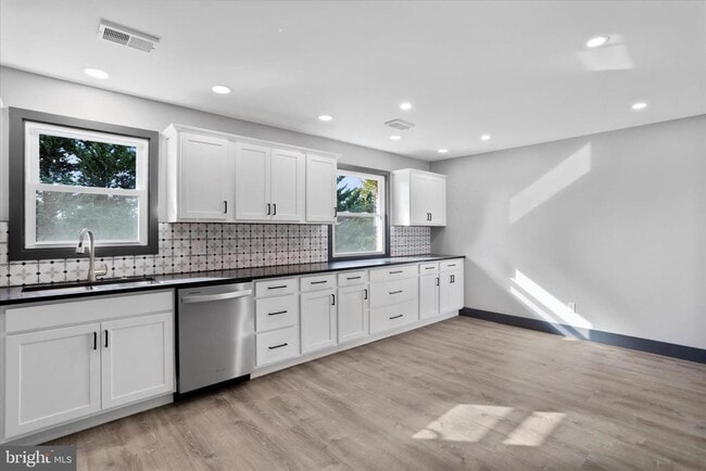 Building Photo - 140 Williamson Ave