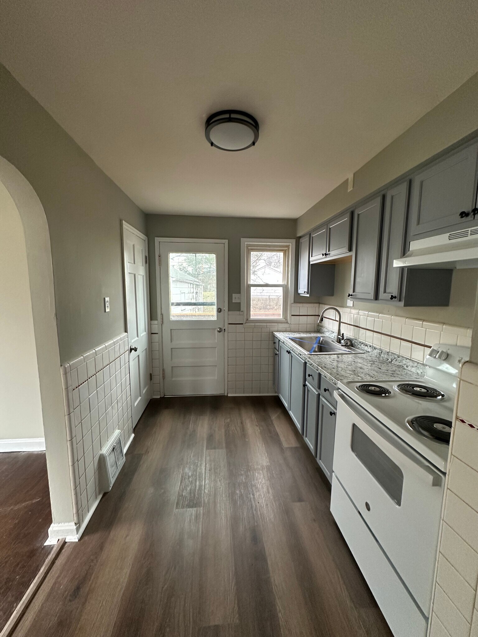 Building Photo - 2018 Raven Dr