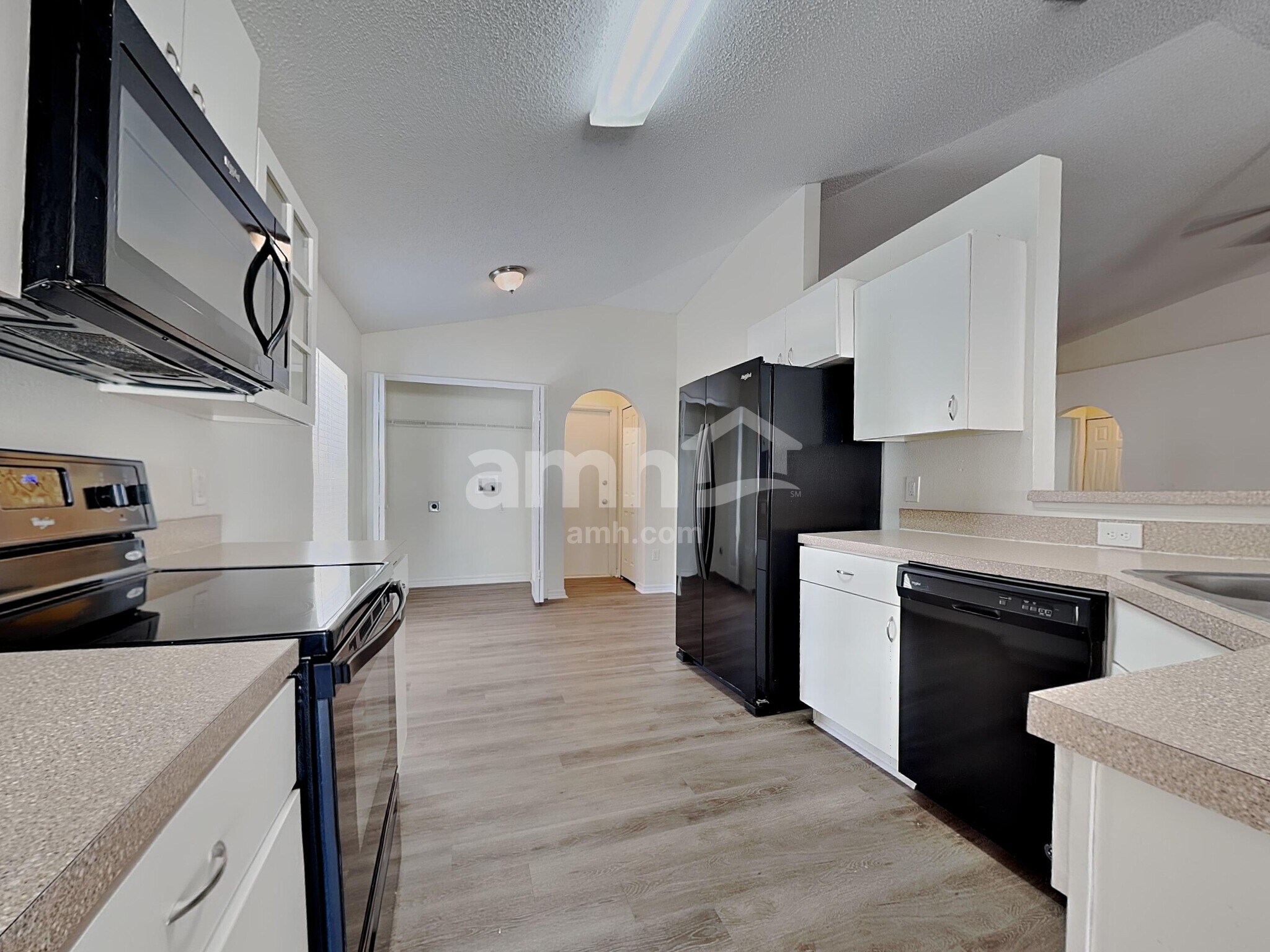 Building Photo - 25209 Hyde Park Blvd