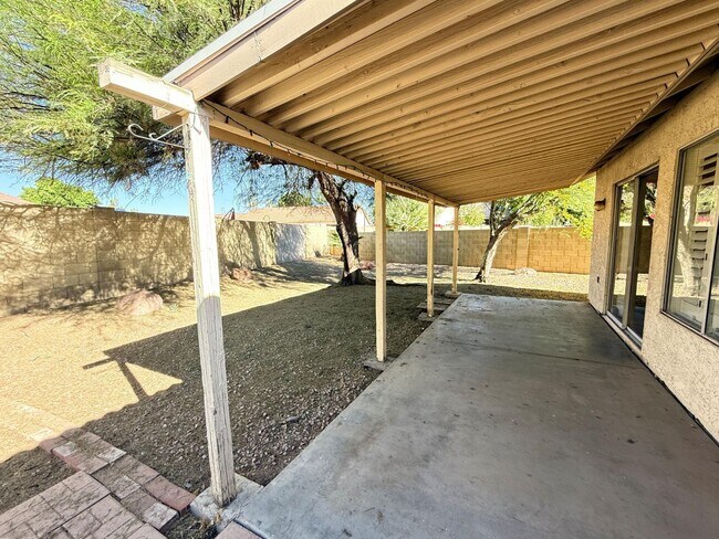 Building Photo - 509 W Ensueno Ct