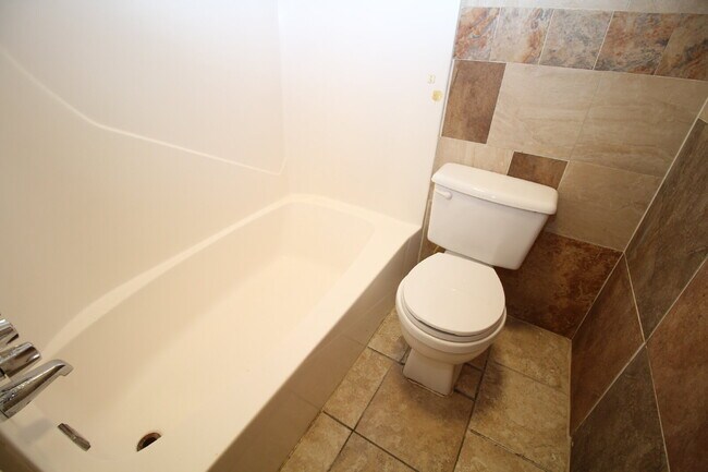 Building Photo - North Pensacola 2-Bed, 1-Bath Quadplex – Pet-Friendly, Available 1/6