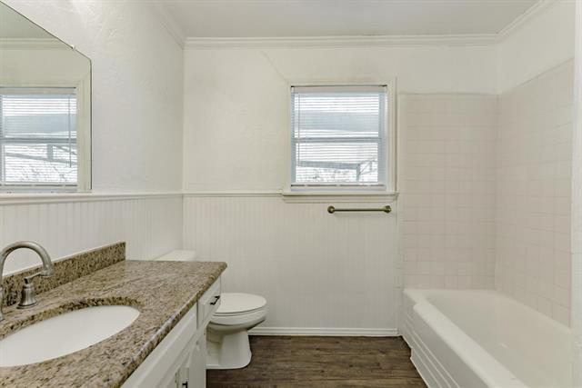 Building Photo - 5821 Circular Dr