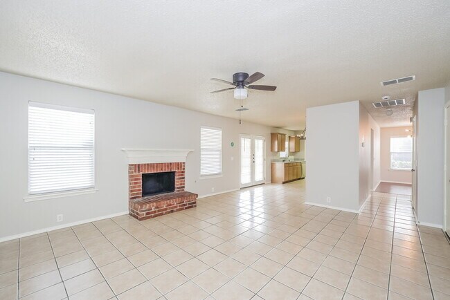 Building Photo - 1028 Springcreek Dr