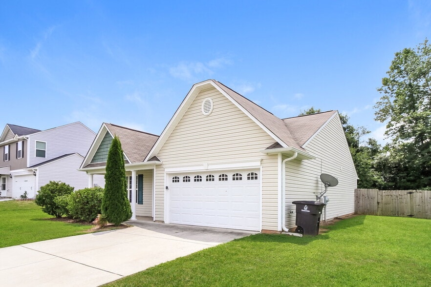 Building Photo - 110 Konnoak Village Cir