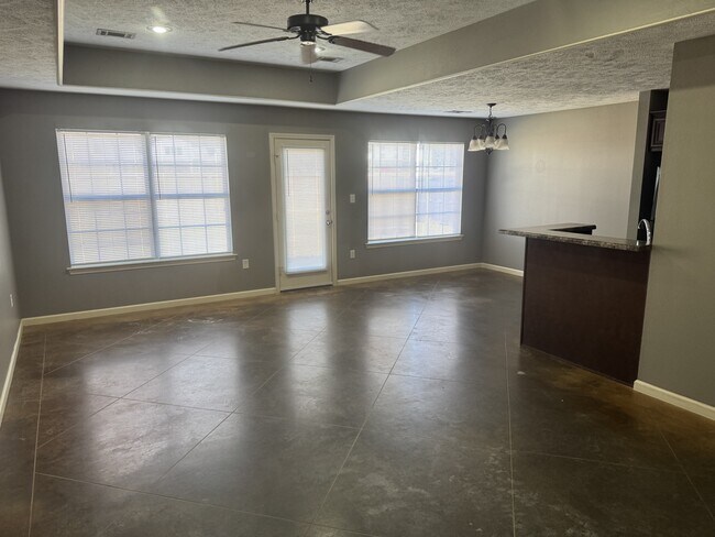 Building Photo - 1015 Wineberry Rd