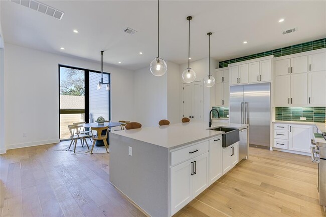 Building Photo - 2401 Trailside Dr