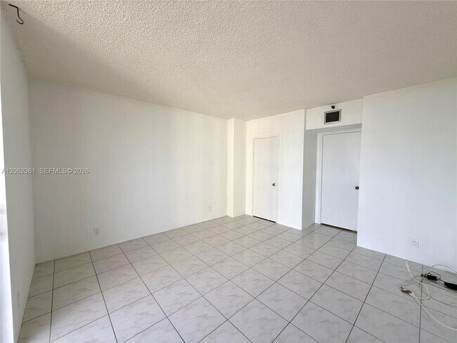 Building Photo - 19355 Turnberry Way