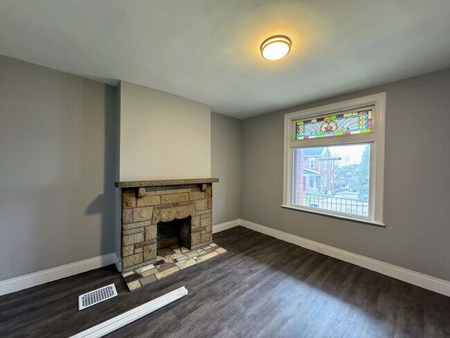 Building Photo - 320 Orchard Pl