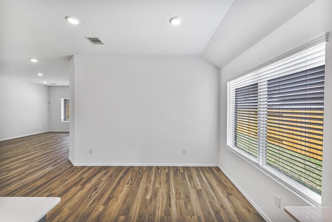 Building Photo - 3718 Shadow Crst Ln