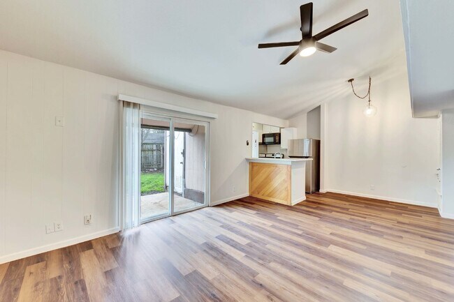 Building Photo - "Charming 2 Bed Apartment in Austin, TX wi...