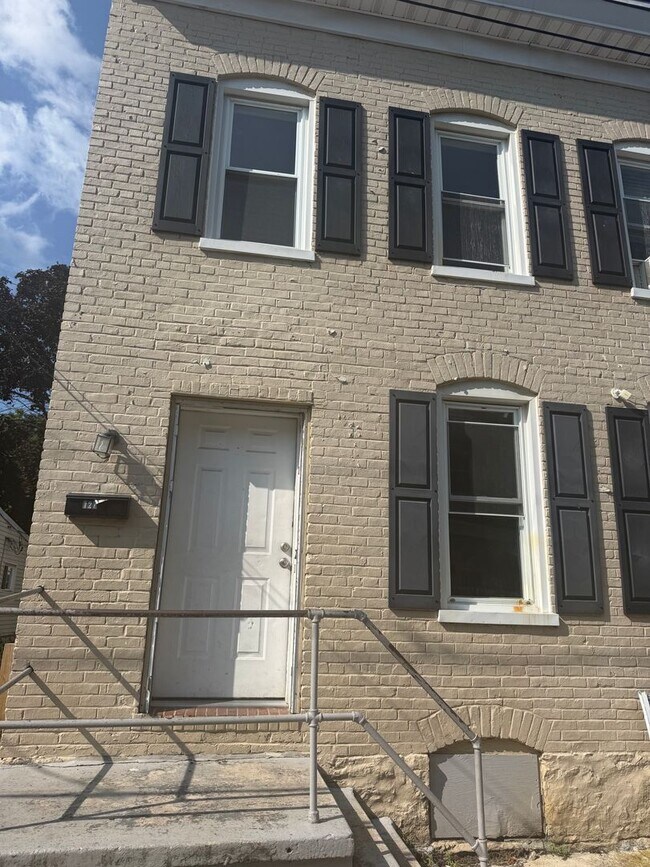 Building Photo - 125-127 Elm Street