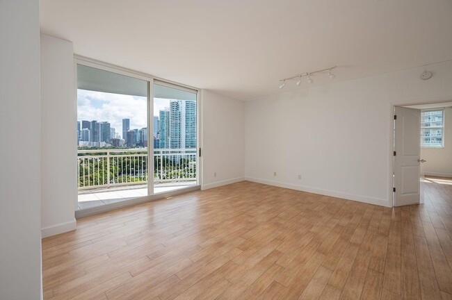 Building Photo - 2475 Brickell Ave