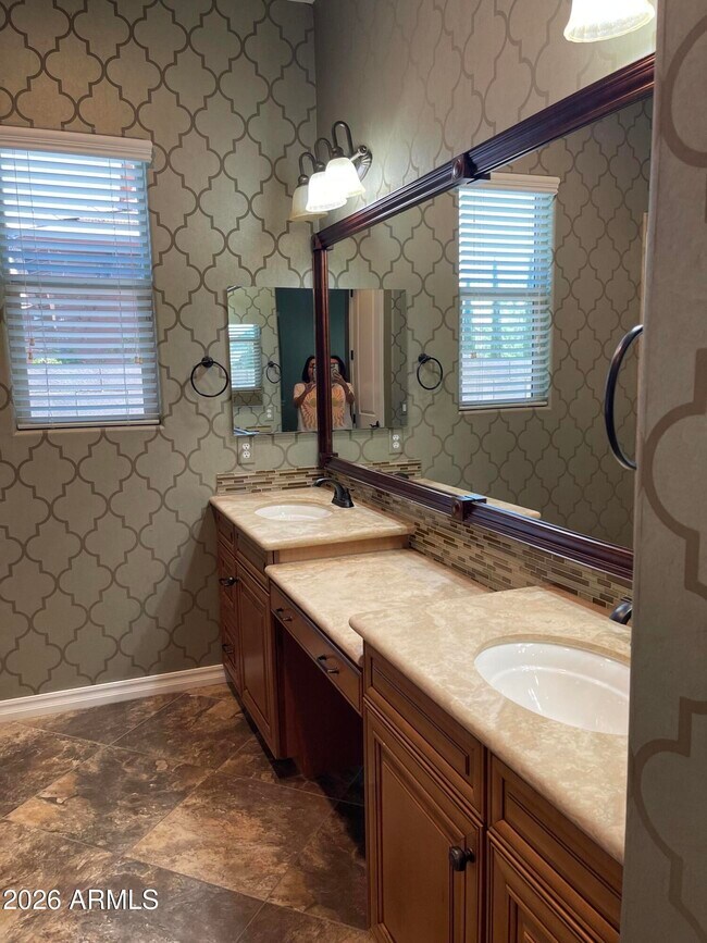 Building Photo - 2543 E Penedes Dr