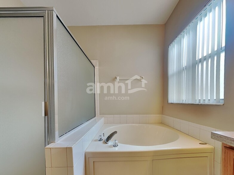 Building Photo - 1345 Brooke View Dr