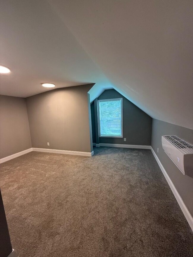Building Photo - 1012 Oak Hill Dr