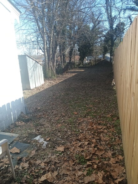 Building Photo - 659 Pegram St