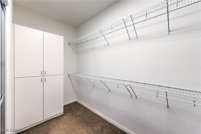 Building Photo - 121 Pettswood Dr