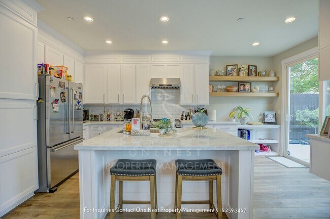 Building Photo - Upgraded Lincoln Crossing Oasis | Walking distance to MANY ammenities