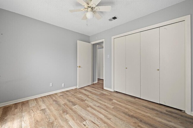 Building Photo - 8910 Little Walnut Pkwy