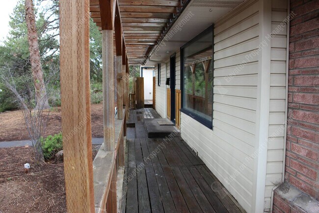 Building Photo - Historic Midtown Bend Gem with Detached St...