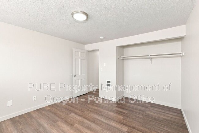 Building Photo - 18411 E Burnside St
