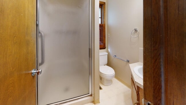 Building Photo - 3 Bedroom, 2 Bathroom House with Detached Garage