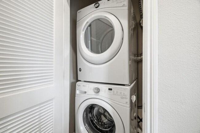 Building Photo - 394 Circuit Wy