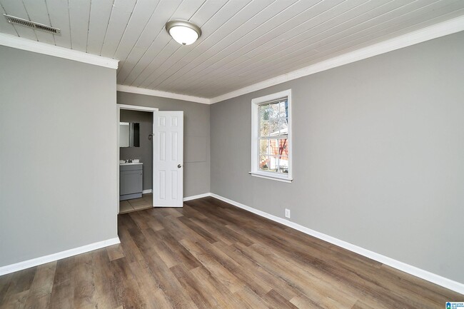 Building Photo - 832 Alden Ave