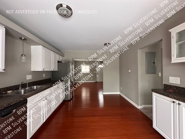 Building Photo - 3113 Emmons Ave