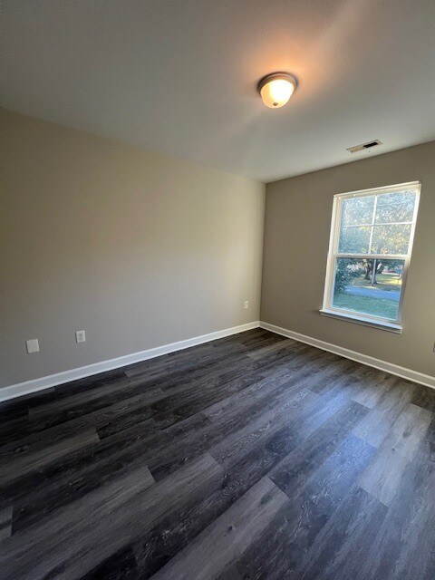 Building Photo - 916 Avon Ave