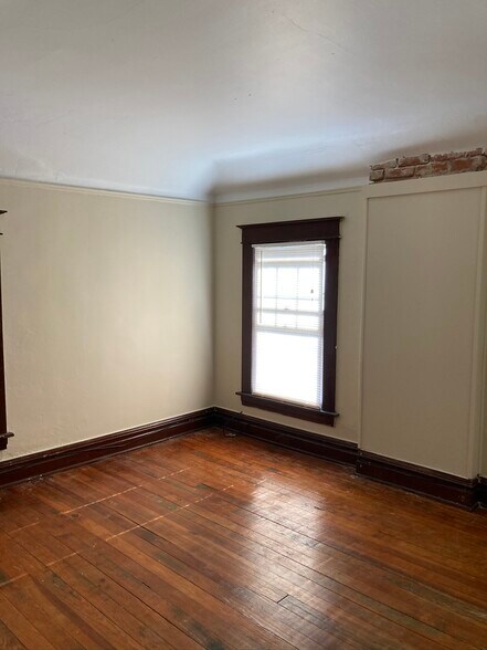 Building Photo - 817 W Vine St