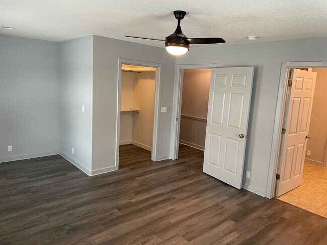 Building Photo - 9969 Glen Rd