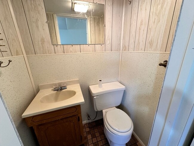 Building Photo - 3 Bed 2.5 bath house in OKC