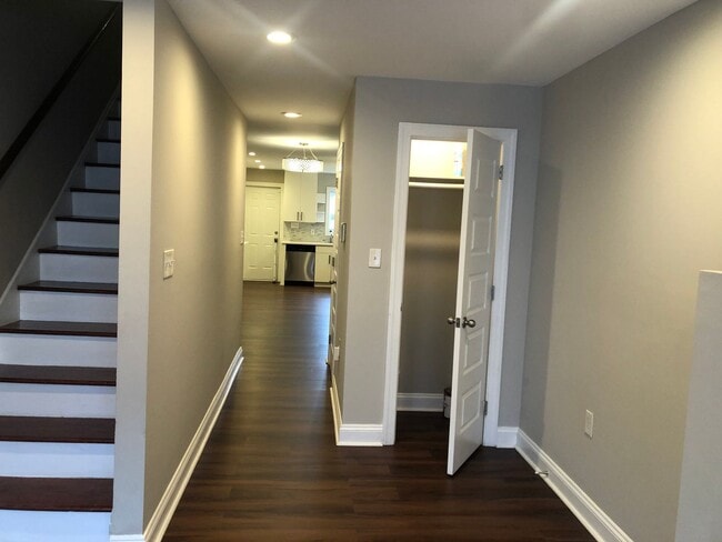 Building Photo - Beautiful 2 full bathroom (2)1/2 bathroom 2 bedroom townhouse in Baltimore City