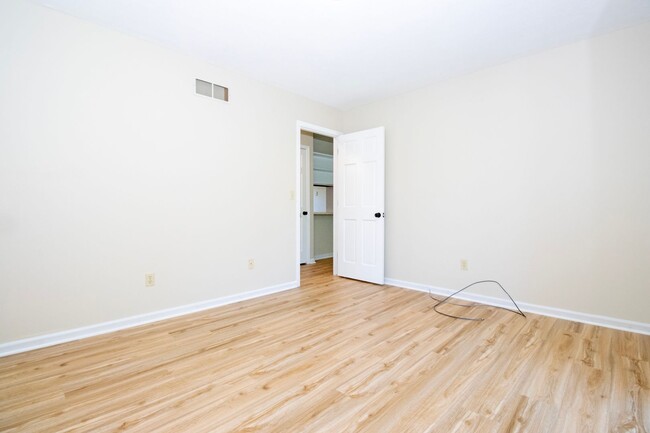 Building Photo - Two Bedroom Apartment
