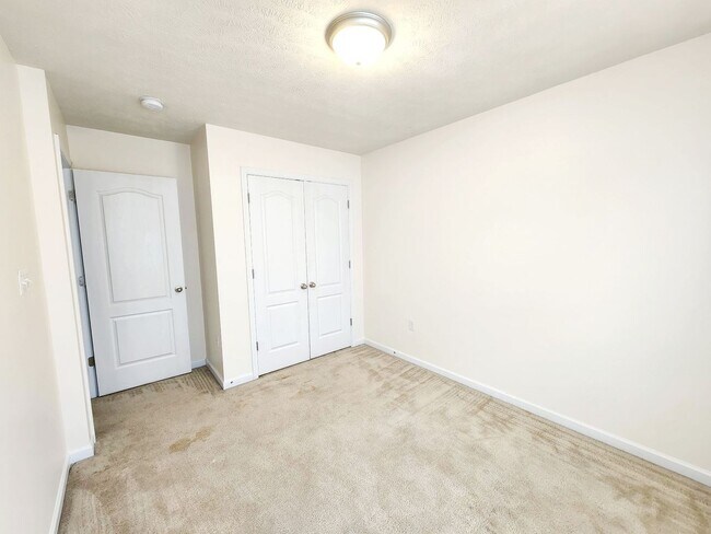 Building Photo - 3 bed/2.5 bath Townhouse in Westover - Ava...