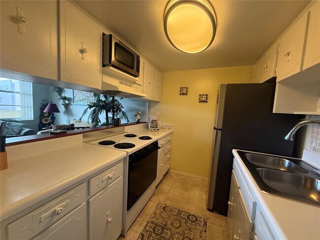 Building Photo - 7420 Bay Island Dr S