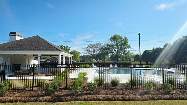 Building Photo - 112 Kohn Dr